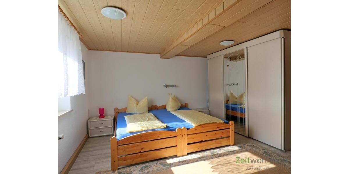 Blick ins Schlafzimmer