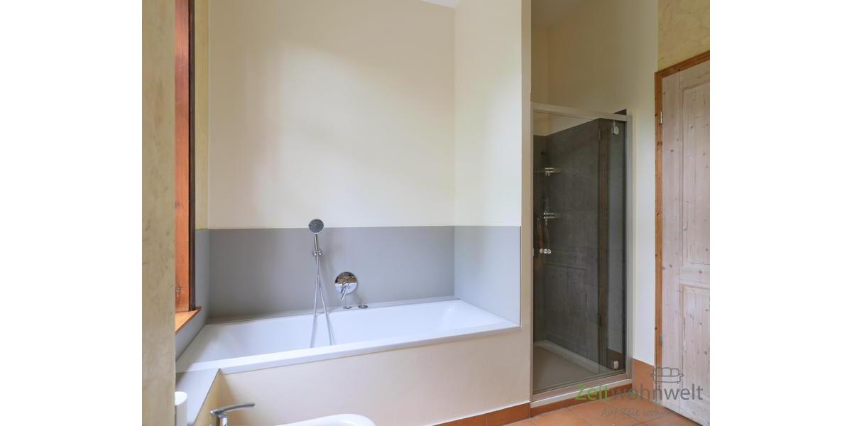 Dusche und Wanne