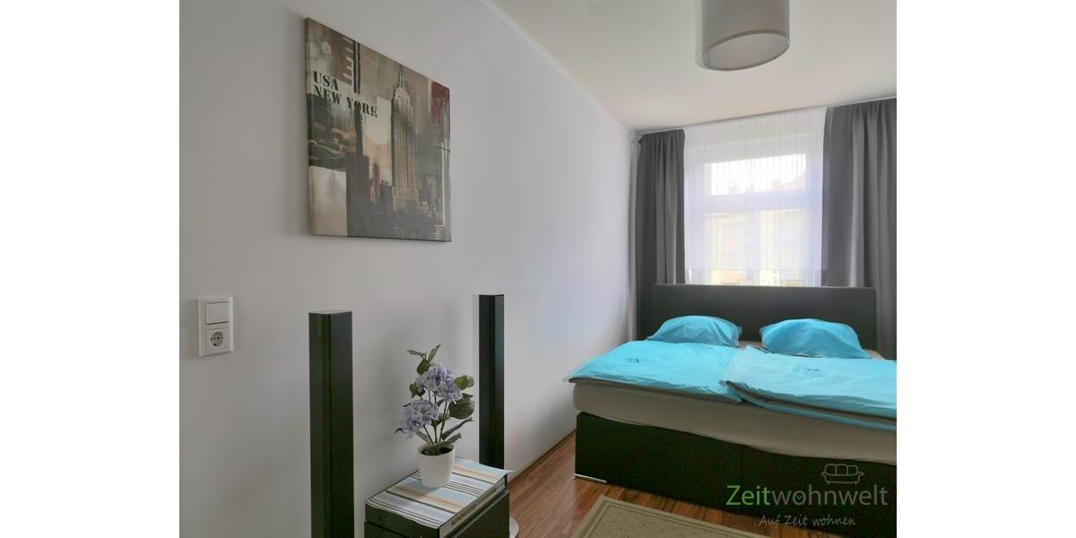 hohes Doppelbett