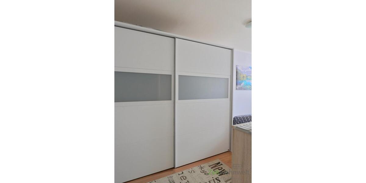großer Schlafzimmerschrank
