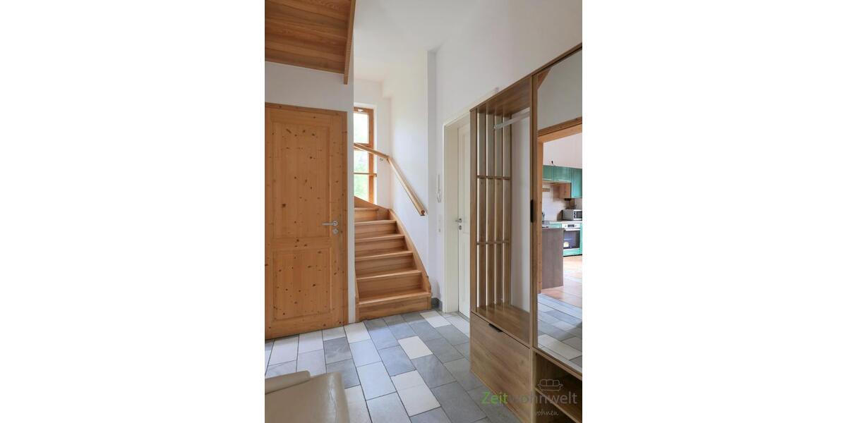 Gäste-WC, Innentreppe und Garderobe