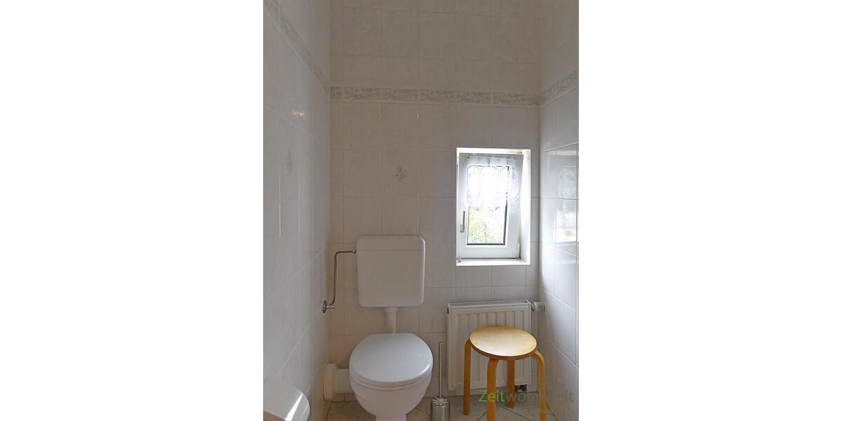separates WC