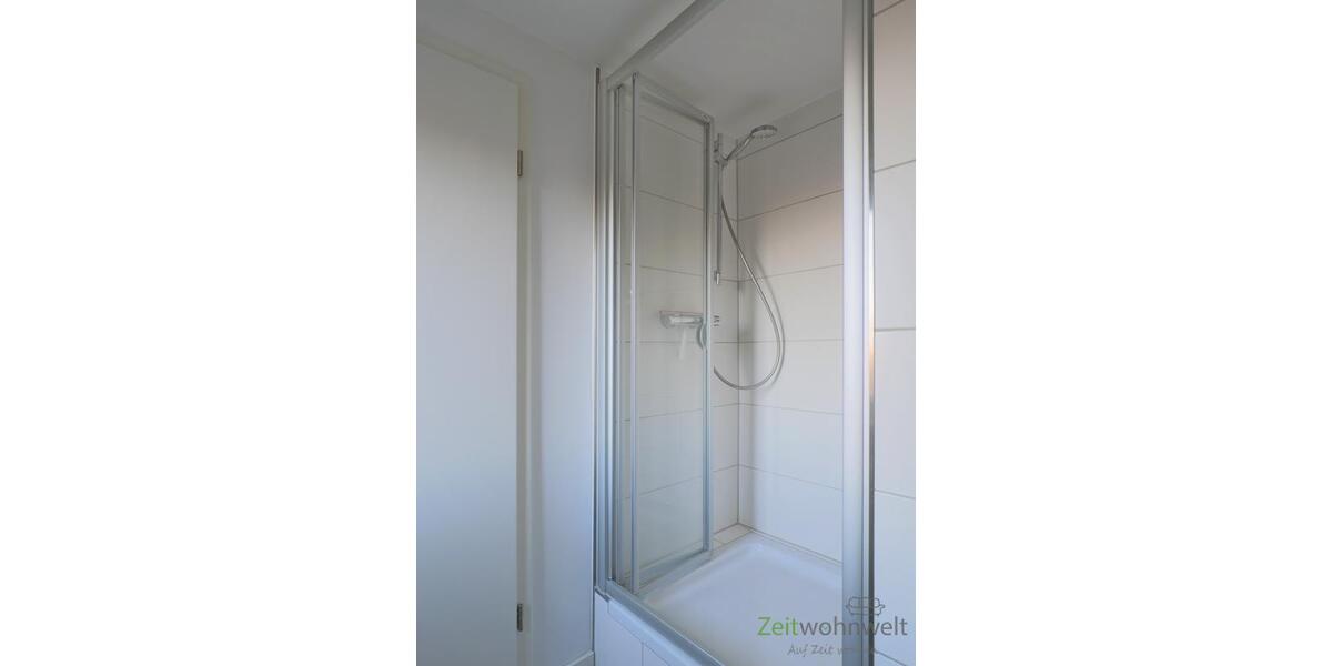 Dusche hinter der Tür