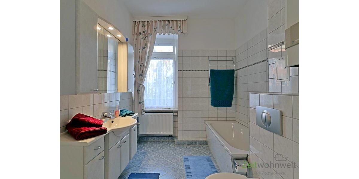 Bad mit Wanne