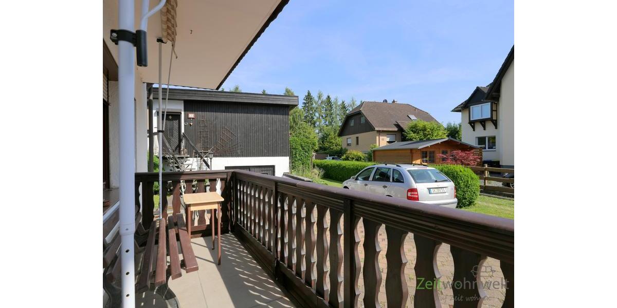 Balkon mit Sonnenschutz