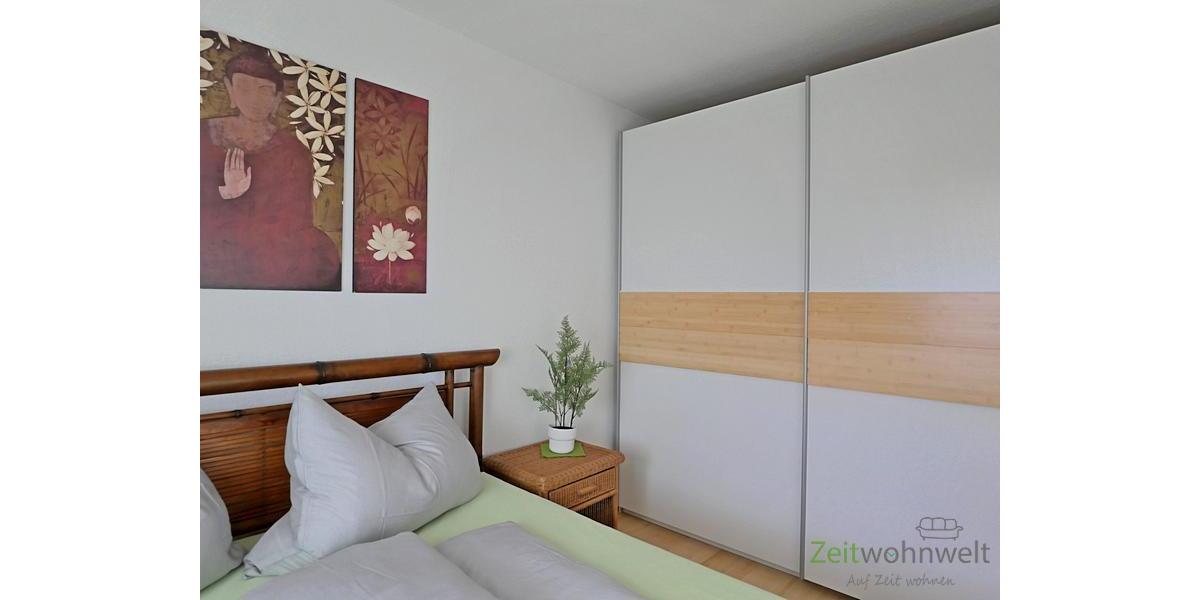 großer Kleiderschrank