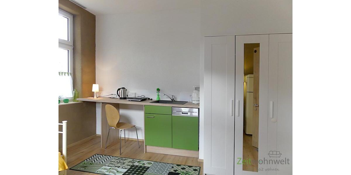Küchenzeile und Kleiderschrank