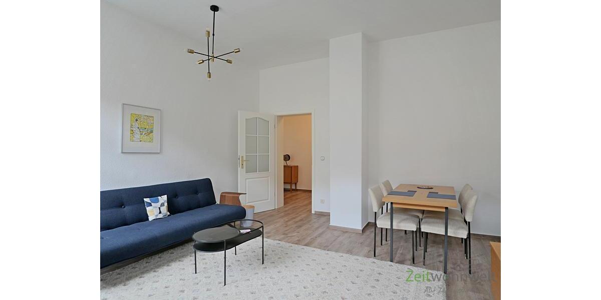 Wohnzimmer, Blick zur Türe