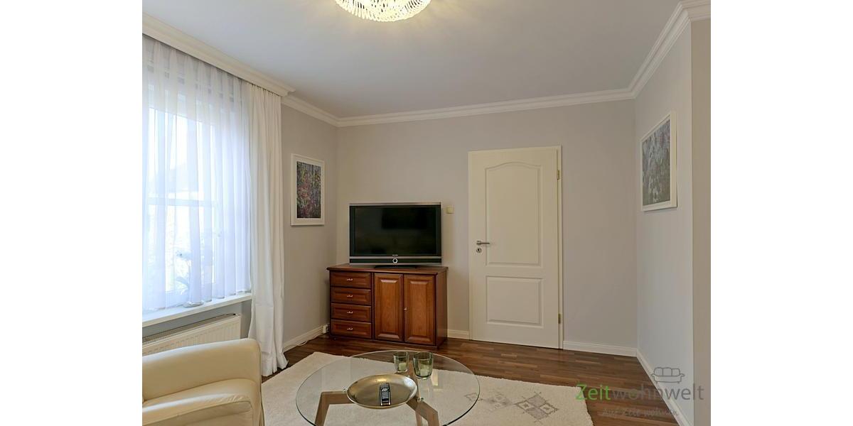 großer Flschbild-TV im Wohnzimmer