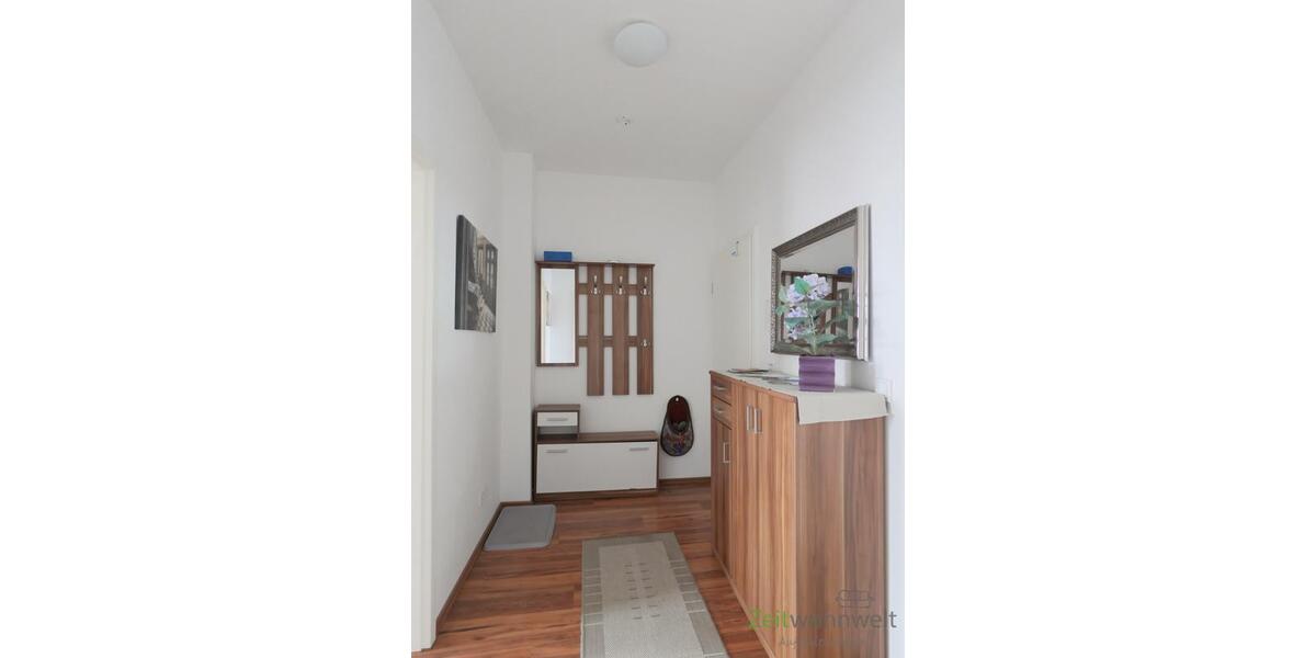 Wohnungsflur mit Garderobe